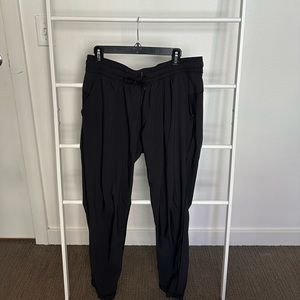 Lululemon Women’s Joggers - Sz 8 Black